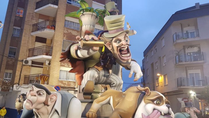 Un paseo por las fallas de Buñol 2018