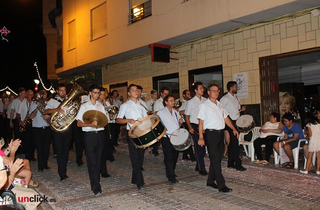 Las imágenes de la Cabalgata y la Batalla de Flores del Día de las Músicas en Buñol