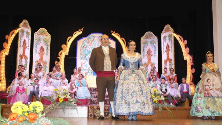 Míriam Villena vive una tarde mágica en su presentación como Fallera Mayor de «El Prado» (imágenes)