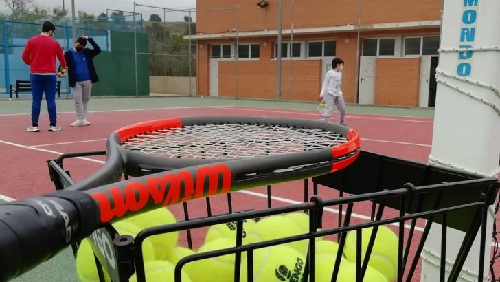 Buñol Es Deporte vuelve con grupos de tenis y pádel para pequeños
