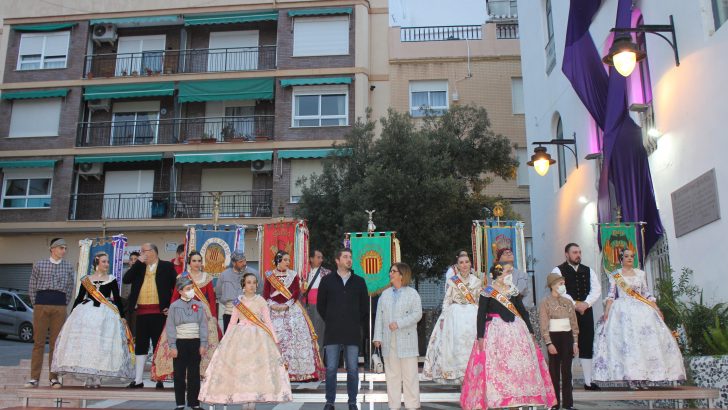 Pistoletazo de salida a las Fallas de Buñol tras la Crida y la inauguración de la Exposición del Ninot