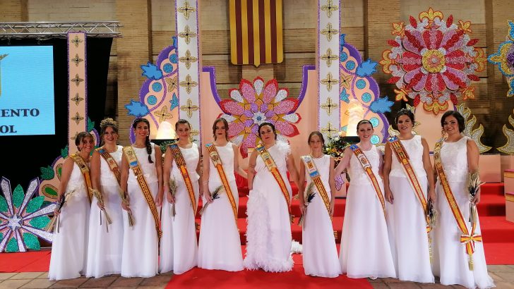 Regina Martínez brilla en su presentación como Reina de la Feria y Fiestas de Buñol 2022 (imágenes)