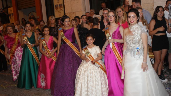 Las «filás» moras, carrozas y comparsas completaron en día grande de «La Armónica» de Buñol