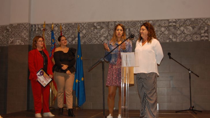 Buñol homenajea a las sociedades musicales y a los sanitarios en el 9 de Octubre