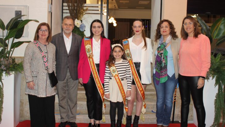 Las imágenes de la inauguración en Buñol del «Litro Casino Bar»
