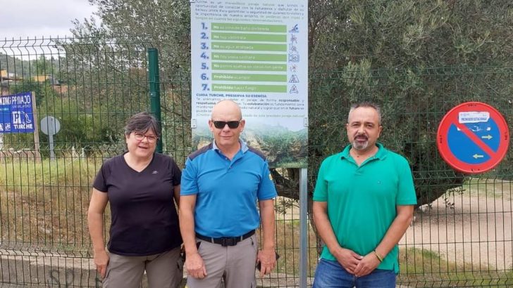 El Ayuntamiento de Buñol instala un nuevo panel informativo en la Cueva Turche