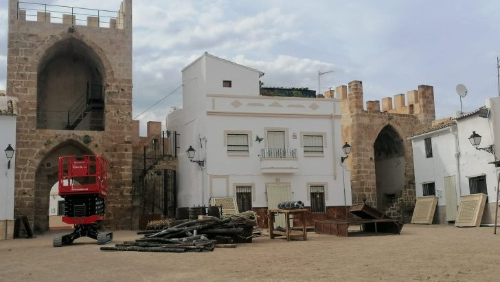 Los decorados de la película de Amenábar llegan al Castillo de Buñol