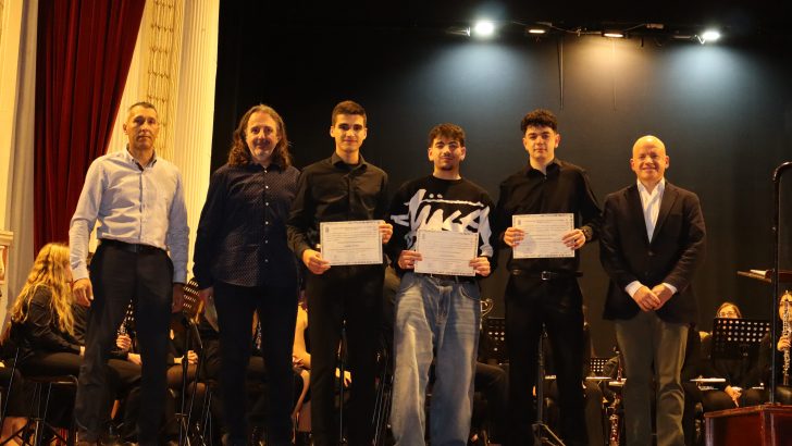 El Conservatorio de Buñol celebra sus audiciones navideñas (imágenes)