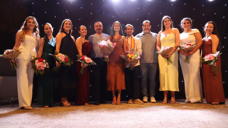 Carmen Alís Marzal, proclamada Reina de la Feria y Fiestas de Buñol 2025 en una Noche de San Juan inolvidable