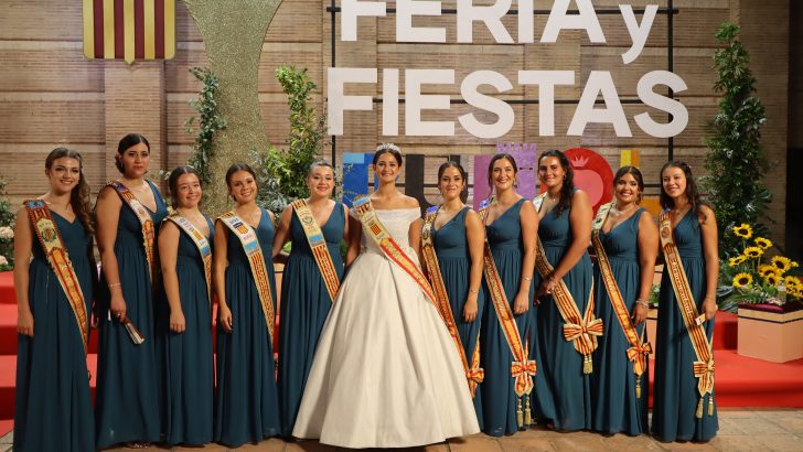 Carmen Alís Marzal deslumbra en su presentación como Reina de la Feria y Fiestas de Buñol