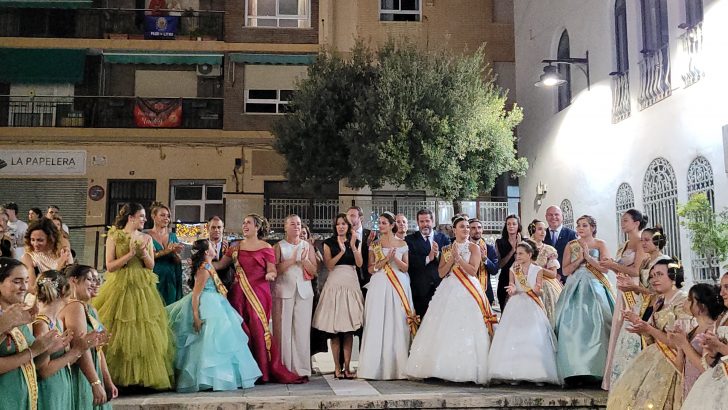 Carmen Alís brilla con luz propia en la cabalgata del Día de las Músicas de Buñol