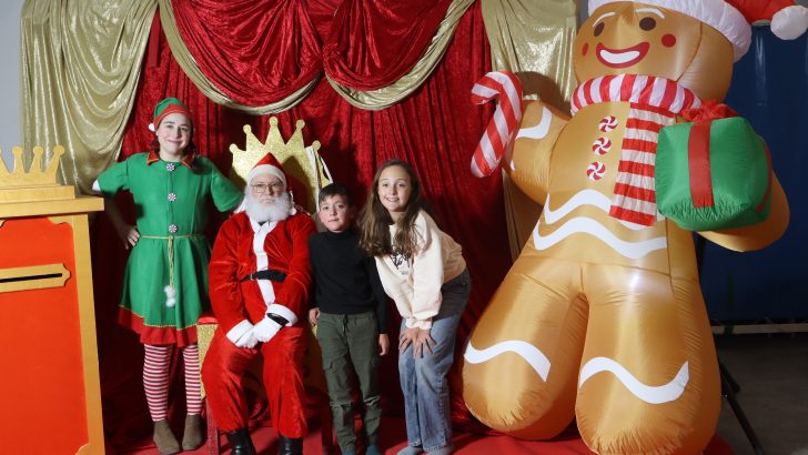Las actividades navideñas de Buñol se trasladan con éxito de participación al Pabellón municipal