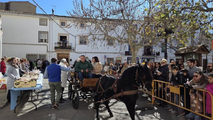 Macastre celebró San Antón con un completo fin de semana de tradición y convivencia, pese a la lluvia y el viento