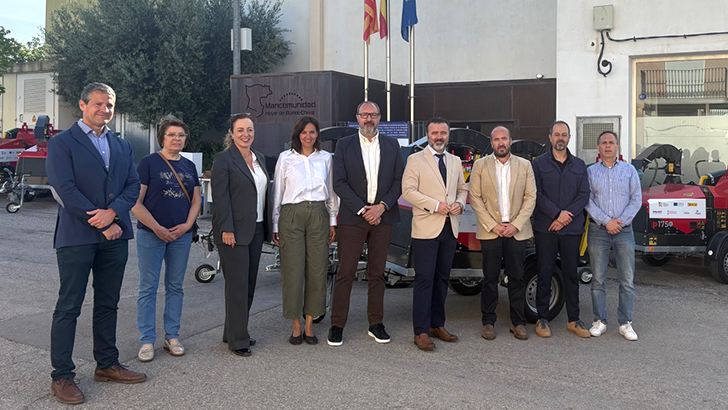 La Generalitat refuerza la prevención de incendios y el turismo de interior en la Hoya de Buñol Chiva con entrega de equipamiento preventivo